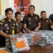 Foto : Karier Ari Meilando, SH., MH. terus menanjak. Jaksa yang dikenal memiliki dedikasi tinggi, inovatif, dan berintegritas itu resmi mendapat promosi jabatan sebagai Kepala Seksi Intelijen (Kasi Intelijen) Kejaksaan Negeri Bengkulu Utara.