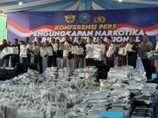 Foto : Sinergi Bea Cukai dan Badan Narkotika Nasional (BNN) RI kembali membuahkan hasil. Aparat berhasil menggagalkan penyelundupan 3.371,4 kilogram atau 3,37 ton bunga/pucuk canabinoid marijuana asal Thailand yang masuk melalui Pelabuhan Internasional Tanjung Priok.