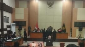 Foto : Pengadilan Negeri Jakarta Timur menggelar sidang perdana perkara Nomor 301/Pid.Sus/2026/PN Jkt Tim dengan terdakwa Tifauzia Tyassuma alias dr. Tifa pada Kamis (2/7/2026).