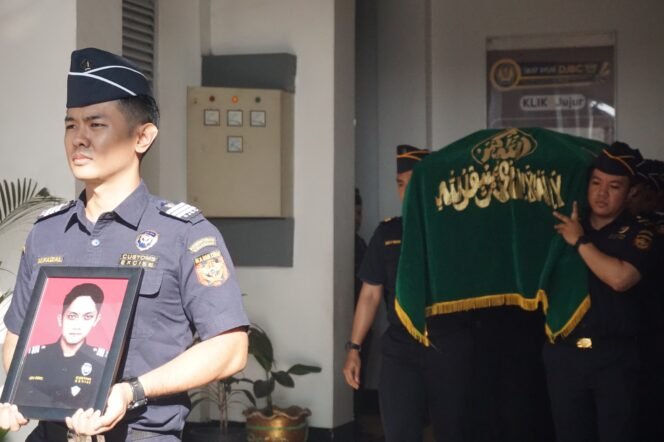 
					Foto : Seorang pegawai Bea Cukai Pekanbaru, Aditya Waskita Jauhari, meninggal dunia saat menjalankan tugas pengawasan pemuatan barang ekspor di perairan Tanjung Buton, Kabupaten Siak, Riau, pada Senin (7/7/2026) dini hari.
