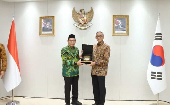 
					Foto : Pengadilan Agama Jakarta Pusat bersama Kementerian Agama kembali memperkuat pelayanan hukum bagi warga negara Indonesia (WNI) di luar negeri melalui pelaksanaan sidang isbat nikah terpadu di Kedutaan Besar Republik Indonesia (KBRI) Seoul pada 18–19 Juli 2026.