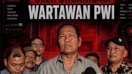Foto : Persatuan Wartawan Indonesia (PWI) mengambil langkah hukum usai pernyataan 'lu punya otak nggak' yang dilontarkan Hotman Paris Hutapea saat konferensi pers. Hotman Paris kini dilaporkan ke Polda Metro Jaya atas pernyataannya yang dinilai merendahkan profesi jurnalis.
