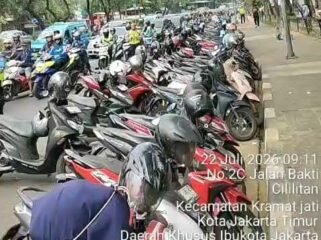Foto : Suku Dinas Perhubungan (Sudin) Perhubungan Jakarta Timur kembali melakukan penertiban parkir liar sebagai tindak lanjut atas laporan masyarakat yang masuk melalui kanal Citizen Relation Management (CRM).