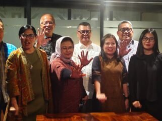 Foto: Dewan Juri Anugerah Jurnalistik M.H. Thamrin PWI Jaya 2026 berfoto bersama usai merampungkan rapat finalisasi penjurian di Play Maker, Kebon Sirih, Jakarta Pusat.