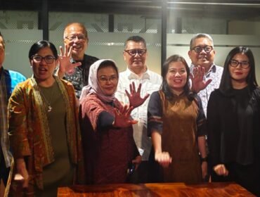 Foto: Dewan Juri Anugerah Jurnalistik M.H. Thamrin PWI Jaya 2026 berfoto bersama usai merampungkan rapat finalisasi penjurian di Play Maker, Kebon Sirih, Jakarta Pusat.