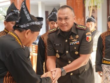Foto: Komandan Korem (Danrem) 081/DSJ Kolonel Arm Untoro Hariyanto menghadiri rangkaian peringatan Hari Jadi ke-458 Kabupaten Madiun di Pendopo Ronggo Djoemeno, Caruban, Sabtu (18/7/2026).