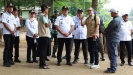 Foto: Wali Kota Administrasi Jakarta Pusat Arifin bersama jajaran Pemerintah Kota Jakarta Pusat meninjau kawasan Jati Pinggir, Kelurahan Petamburan, Kecamatan Tanah Abang, Rabu (22/7/2026).