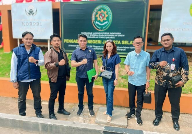
					Foto  : Sidang perdana perkara Gugatan Perbuatan Melawan Hukum (PMH) yang diajukan oleh Lembaga Perlindungan Konsumen Republik Indonesia (LPK-RI) terhadap PT KB Finansia Multi Finance telah dilaksanakan pada Senin, 03 Agustus 2026.
