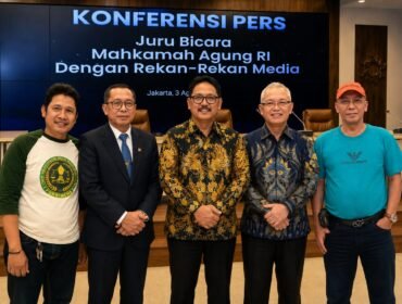 Foto Dok: Seketaris FORSIMEMA Ali Hanafiah, Muh. Djauhar Setyadi, S.H., M.H., Prof. Dr. Yanto, S.H., M.H., Dr. Andi Julia Cakrawala, S.T., S.H., M.T., M.H., Ketum FORSIMEMA Syamsul Bahri.