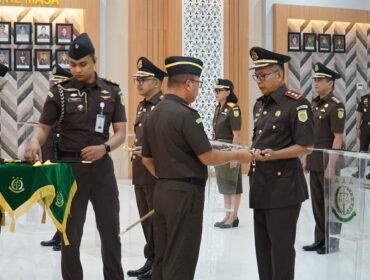 Foto : Senen 10 Agustus 2026. Mahfuddin Cakra Saputra, S.H., M.H., resmi dipercaya menduduki jabatan sebagai Kepala Kejaksaan Negeri (Kajari) Sumbawa Barat.