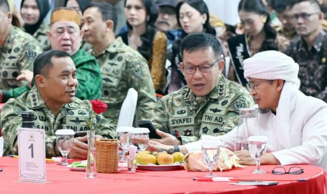 
					Foto : Danpusterad Letjen TNI Mochamad Syafei Kasno dalam Forum Kebangsaan bertema “Kesadaran Bela Negara Merupakan Pondasi Dasar Menuju Indonesia Emas”, di Aula Muhammad Toda Kodiklatad, Bandung, Kamis (13/8/2026).