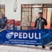 Foto: Bantuan kemanusiaan OT Peduli untuk warga terdampak gempa bumi di Mbay, Kabupaten Nagekeo, Nusa Tenggara Timur (NTT), diterima oleh relawan Palang Merah Indonesia (PMI).