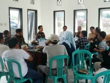 Foto:Kepala Kejaksaan Negeri (Kajari) Sumbawa Barat Mahfuddin Cakra Saputra, SH., MH., melakukan kunjungan perdana ke Sekretariat Persatuan Wartawan Indonesia (PWI) Kabupaten Sumbawa Barat.
