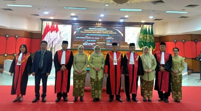 Foto:Kepemimpinan Pengadilan Negeri (PN) Jakarta Timur Kelas IA Khusus resmi berganti. Efendi, S.H. dilantik dan diambil sumpahnya sebagai Ketua PN Jakarta Timur, menggantikan Iwan Anggoro Warsita, S.H., M.Hum.