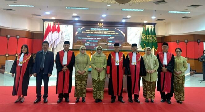 
					Foto:Kepemimpinan Pengadilan Negeri (PN) Jakarta Timur Kelas IA Khusus resmi berganti. Efendi, S.H. dilantik dan diambil sumpahnya sebagai Ketua PN Jakarta Timur, menggantikan Iwan Anggoro Warsita, S.H., M.Hum.