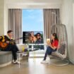 Foto: Sejumlah tamu menikmati suasana santai dan kebersamaan di kamar Yello Hotel Harmoni Jakarta, Jakarta Pusat. Yello Harmoni Jakarta menawarkan paket menginap Stay, Savor, Style sebagai pilihan mengisi akhir pekan dengan berbagai fasilitas dan pengalaman staycation di tengah ibu kota.