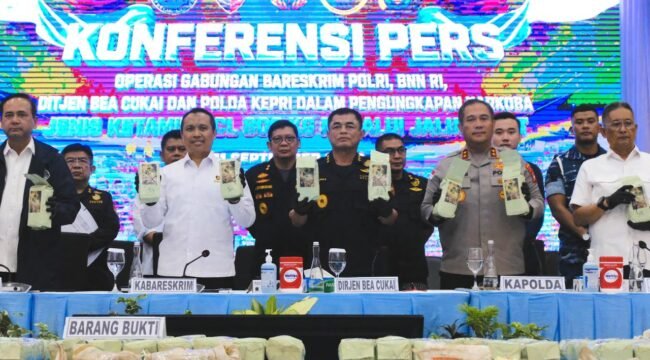 Foto:Operasi gabungan Bea Cukai bersama Badan Narkotika Nasional (BNN) RI, Bareskrim Polri, dan Polda Kepulauan Riau (Kepri) berhasil mengungkap dugaan penyelundupan narkotika melalui jalur laut.
