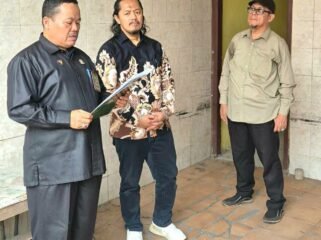 Foto:Pengadilan Agama (PA) Jakarta Pusat melaksanakan pengangkatan sita terhadap objek perkara yang berada di wilayah Kelurahan Bendungan Hilir (Benhil), Kecamatan Tanah Abang, Jakarta Pusat.
