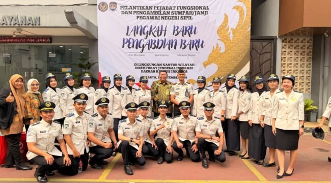 Foto:Sebanyak 35 Calon Pegawai Negeri Sipil (CPNS) Kantor Imigrasi Kelas I TPI Jakarta Timur kini memasuki babak baru dalam perjalanan pengabdiannya setelah mengikuti pelantikan dan pengambilan Sumpah/Janji Pegawai Negeri Sipil (PNS).