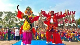 Foto:Kekayaan budaya Betawi kembali mencuri perhatian dalam penyelenggaraan 5th Indonesia International Culture Festival (IICF) 2026). Sebanyak 2.713 penari dari 12 negara tampil secara kolosal membawakan Tarian Semarak Jali-Jali Betawi hingga berhasil memecahkan rekor Museum Rekor Dunia Indonesia (MURI).