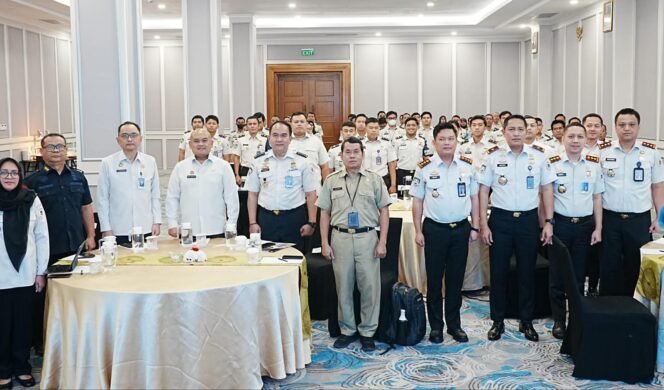 
					Foto:Kantor Wilayah Direktorat Jenderal Imigrasi Daerah Khusus Jakarta memperkuat peran Petugas Imigrasi Pembina Desa (PIMPASA) dalam mencegah Tindak Pidana Perdagangan Orang (TPPO) dan Tindak Pidana Perdagangan Migran (TPPM).