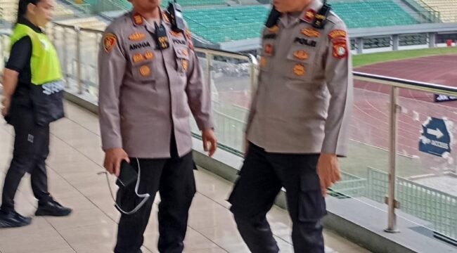  Foto:Polres Metro Bekasi mematangkan pengamanan pertandingan sepak bola yang mempertemukan Adhyaksa FC Bekasi dan Persikab Depok di Stadion Patriot Candrabhaga, Kota Bekasi, Jumat, 18 September 2026.