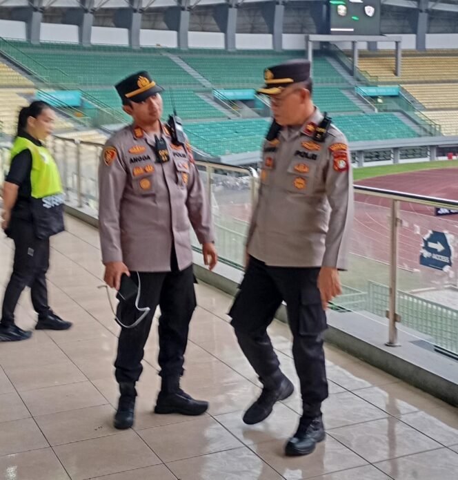 
					 Foto:Polres Metro Bekasi mematangkan pengamanan pertandingan sepak bola yang mempertemukan Adhyaksa FC Bekasi dan Persikab Depok di Stadion Patriot Candrabhaga, Kota Bekasi, Jumat, 18 September 2026.