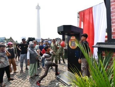 Foto:Stan Pusat Teritorial Angkatan Darat (Pusterad) kembali dipadati ribuan pengunjung dari berbagai kalangan. Antusiasme masyarakat terlihat sejak hari pertama hingga hari kedua pelaksanaan TNI Fair, bertempat di kawasan Monumen Nasional (Monas),