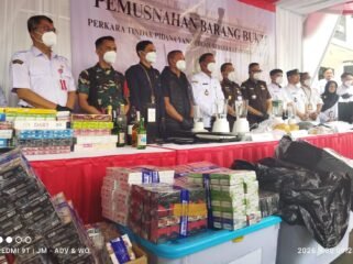 Foto: Kejaksaan Negeri (Kejari) Jakarta Timur memusnahkan barang bukti dari 381 perkara pidana yang telah berkekuatan hukum tetap atau inkracht.