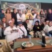 Foto: Sejumlah warga Tomang asli dari berbagai generasi berfoto bersama dalam kegiatan Temu Kangen Lintas Generasi Forum Silaturahmi Tomang Asli (FORSILA) di Jakarta Barat.