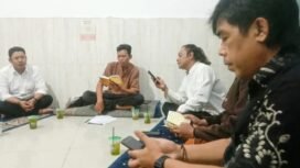 Foto :Suasana religius dan penuh kekeluargaan mewarnai kegiatan pengajian dan tahlil yang digelar di Musholla Al-Ikhlas Pengadilan Negeri (PN) Jakarta Timur, Kamis malam Jumat (1/10/2026).
