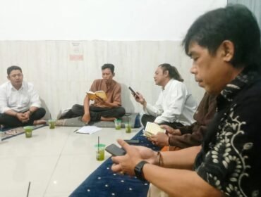 Foto :Suasana religius dan penuh kekeluargaan mewarnai kegiatan pengajian dan tahlil yang digelar di Musholla Al-Ikhlas Pengadilan Negeri (PN) Jakarta Timur, Kamis malam Jumat (1/10/2026).