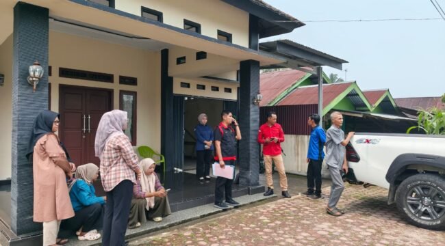 Foto: Tim Tindak Pidana Khusus (Pidsus) Kejaksaan Negeri (Kejari) Bengkulu Utara menggeledah Kantor Perumda Tirta Ratu Samban.