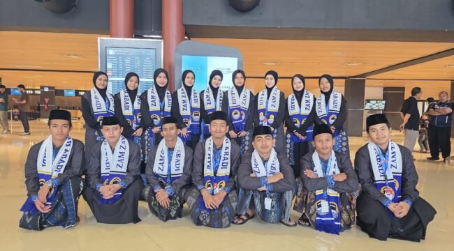 Foto: Perjalanan ibadah umrah 31 peserta dari Pondok Pesantren Tarbiyatul Falah Al-Malikiyyah, Cikulur, Kabupaten Lebak, Banten, bersama PT Zam Zam Indah Abadi menyisakan pengalaman spiritual yang mendalam.