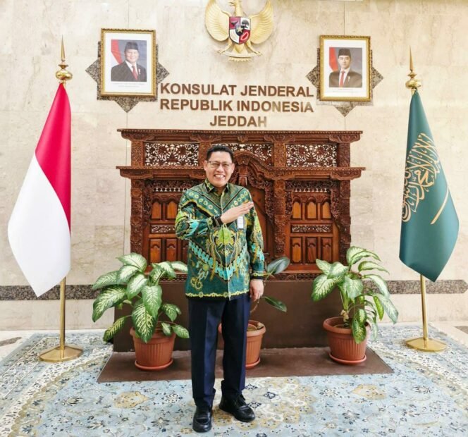 
					Foto: Mahkamah Agung Republik Indonesia melalui Direktorat Jenderal Badan Peradilan Agama (Badilag) bersama Pengadilan Agama Jakarta Pusat dan Konsulat Jenderal Republik Indonesia (KJRI) Jeddah mempersiapkan pelaksanaan sidang isbat nikah bagi 77 pasangan warga negara Indonesia (WNI) di Jeddah, Arab Saudi.