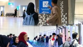 Foto: Penumpang internasional yang baru tiba di Indonesia kini dapat langsung memesan tiket kereta cepat Whoosh melalui platform All Indonesia untuk melanjutkan perjalanan menuju Bandung atau Karawang.