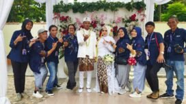 Foto:Pernikahan Rahmawati dan Farid Arfian berlangsung meriah dan penuh kehangatan di Saung Bogania, Jalan Sirojul Munir, RT 01/RW 02 Tengah, Kecamatan Cibinong, Kabupaten Bogor, Senin (19/10/2026).
