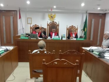 Foto:Saksi Dhiraj Kumar Danny Shyam Jethnani selaku korban. Saat memberikan keterangan di hadapan majelis hakim.