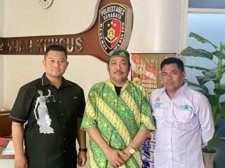 Foto:Sadewa Law Firm memberikan pendampingan hukum kepada Sumadji dalam penanganan perkara dugaan pembuangan bayi yang tengah diproses di Kepolisian Resor Kota Besar (Polrestabes) Surabaya, Kamis (22/10/2026).