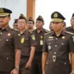 Foto:Tegar Mawang Dhita, S.H., M.H., resmi mengemban jabatan Kepala Seksi (Kasi) Intelijen Kejaksaan Negeri Jakarta Timur setelah dilaksanakan pelantikan dan serah terima jabatan dari pejabat sebelumnya, Yogi Sudharsono, S.H., M.H., Jumat (23/10/2026).
