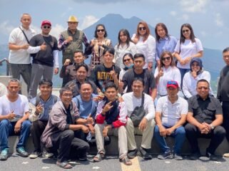  Foto:Keluarga Besar Pengadilan Tinggi Denpasar dan Pengadilan Negeri se-Bali menggelar kegiatan Bakti Sosial di Kabupaten Bangli.