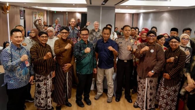 
					Foto:Kolaborasi antara pemerintah daerah dan dunia usaha terus diperkuat sebagai langkah strategis dalam mendorong pertumbuhan ekonomi lokal, meningkatkan daya saing produk unggulan daerah, serta memperluas kesempatan usaha dan kesejahteraan masyarakat.
